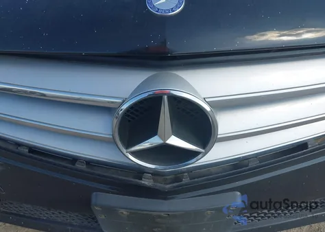 2013 Mercedes-Benz C 250 Sport z USA, uszkodzony, nr VIN WDDGF4HB5DR269905